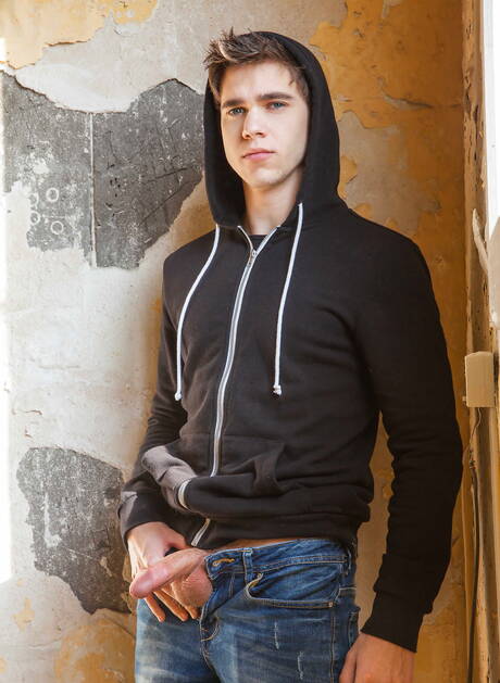 German well-built Jessy Ares and american strongman Will Braun drilling an ass