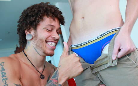 Young Parker Michaels and puerto rican beautiful boy Jay Fine make a love