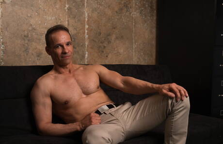 Nice american guys muscular Rodney Steele and mature bear Jaxton Wheeler shows a strong body