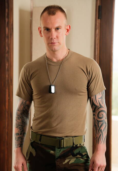 American stars well-built Brandon Moore and husky guy Damien Michaels sucking and fucking each other