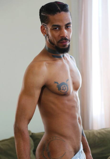 Ebony stud Jin Powers and beefcake Rex Cobra have a good oral sex