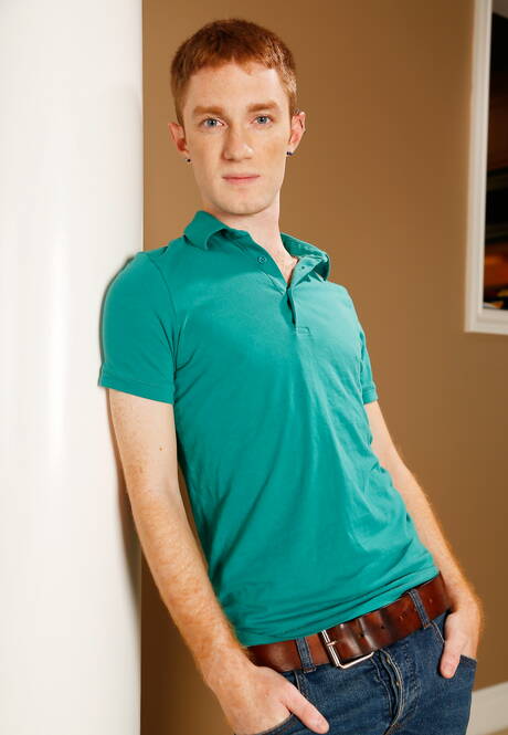 Twink Undressing Pics