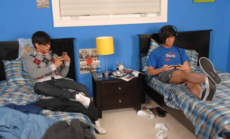 Twink in Sexy Glasses Pics