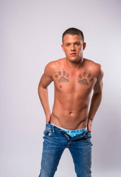 Twink Undressing Pics