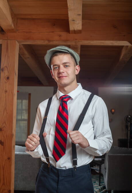 Two american guys tough guy Connor Maguire and superstud Ian Levine undressing and showing tight butt