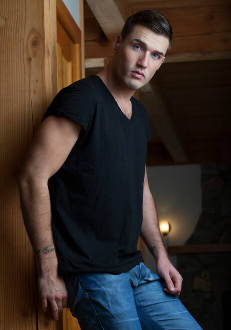 American hunky guy Colton Grey and french hunky guy Theo Ford undressing and showing tight butt