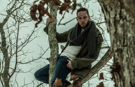 Pretty american boys hairy stud Alex Greene and stud Wolf Hudson shows a perfect body outside