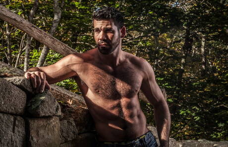 American pornstars husky guy Billy Santoro and tough guy Jacob Ladder shows a perfect body outdoor