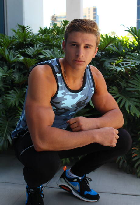 Nice Luis Parker wanking outdoor