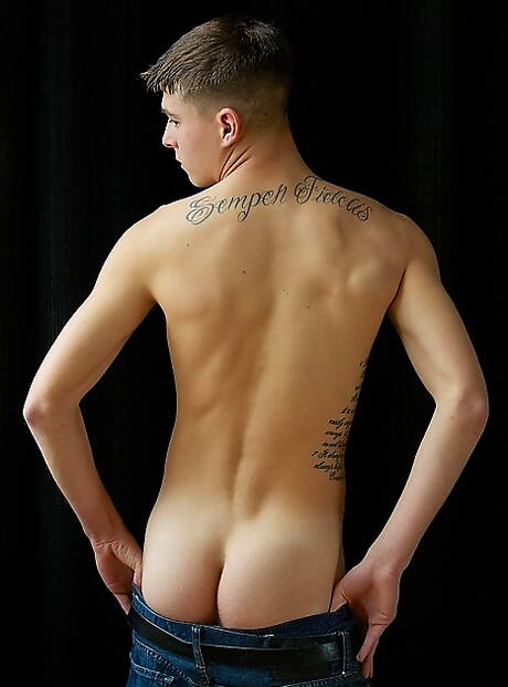 Twink Posing Pics