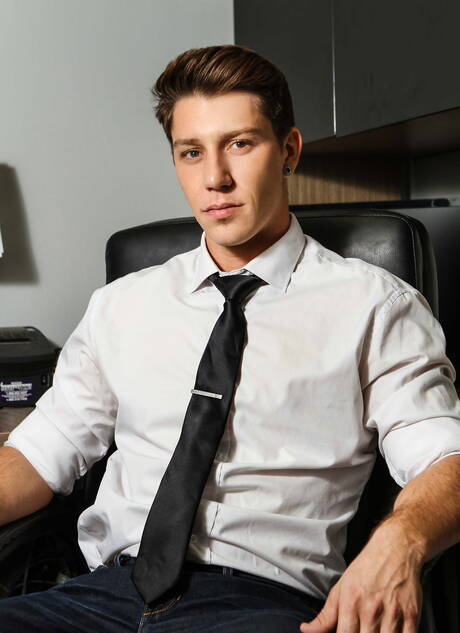 Nice american boys beefy Paul Canon and muscular Kit Cohen fuck ass after sucking