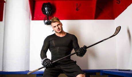 Alex Neveo and canadian beefy William Seed have a hot sex