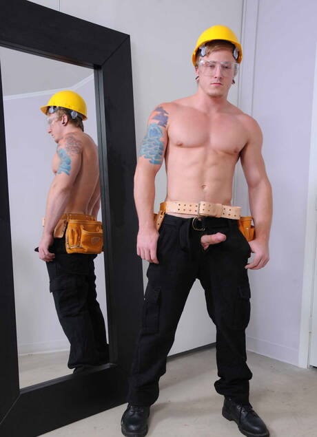 American strongman Tom Faulk and hunky guy James Dickson fuck after blowjob