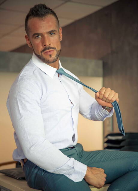 Russian beefy Dato Foland and latin bear Denis Vega fuck ass after sucking dick