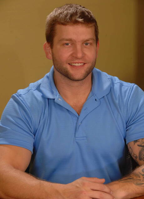 American mature bear Colby Jansen and mexican husky guy Lance Luciano have a good anal sex