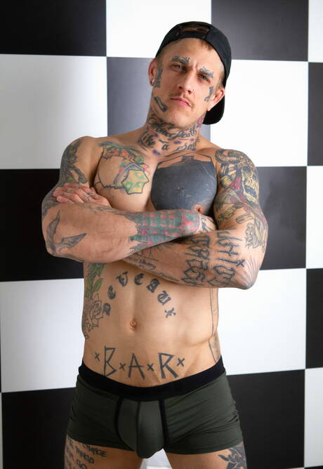 Hot american boys beefcake Wesley Woods and beautiful boy Cameron Parks have anal sex in bath