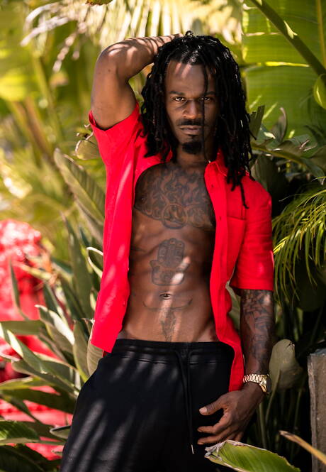 Ebony superstud Fame shows a well-build body at the pool