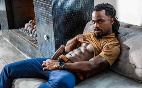 Horny buddies Pheonix Fellington, Trent King and Fame in threesome fuck action