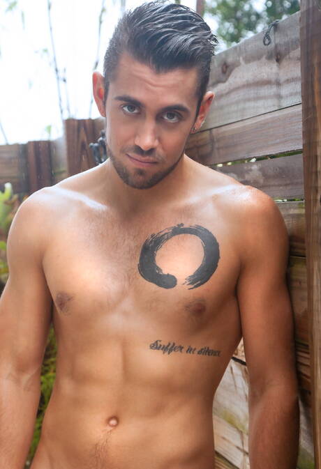 American beefcake Dante Colle and latin husky guy Alam Wernik have a good oral sex at pool