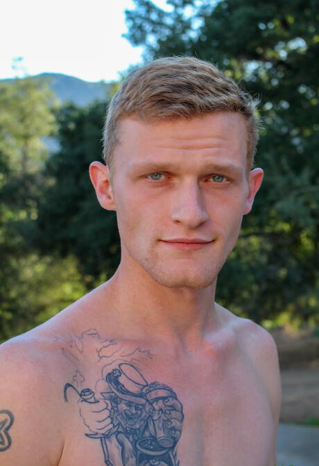 Twink Outdoor Pics