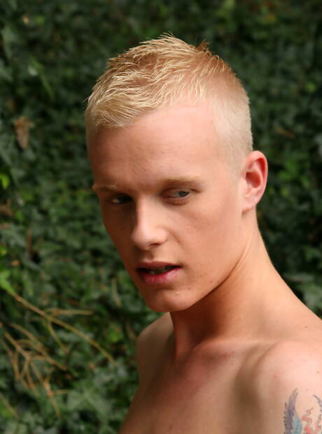 Twink Posing Pics
