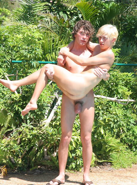 Shameless guys Shane Stone, Brandon Brooks and Donovan Knight love each other at the pool