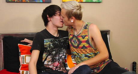 Twink Undressing Pics