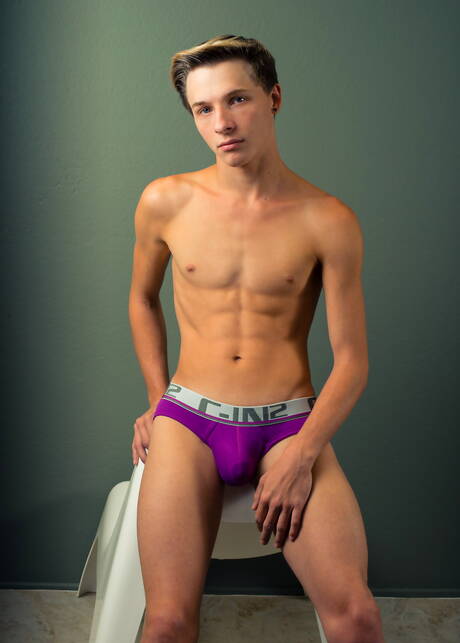 Twink Posing Pics