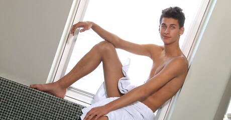 Twink Undressing Pics