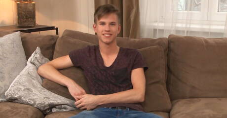 Twink Undressing Pics
