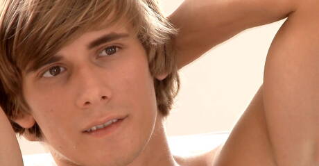 Czech pretty boy Gregg Meyjes jerk off