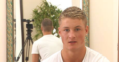 Muscular Taylor playing with dick