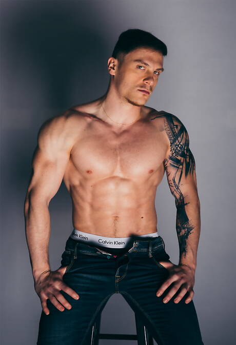 Canadian well-built Carter Dane and french bull Chris Loan in hard anal sex