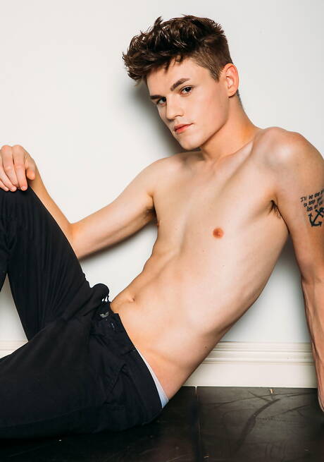 Twink Posing Pics