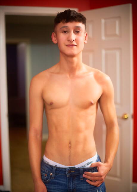 Twink Undressing Pics
