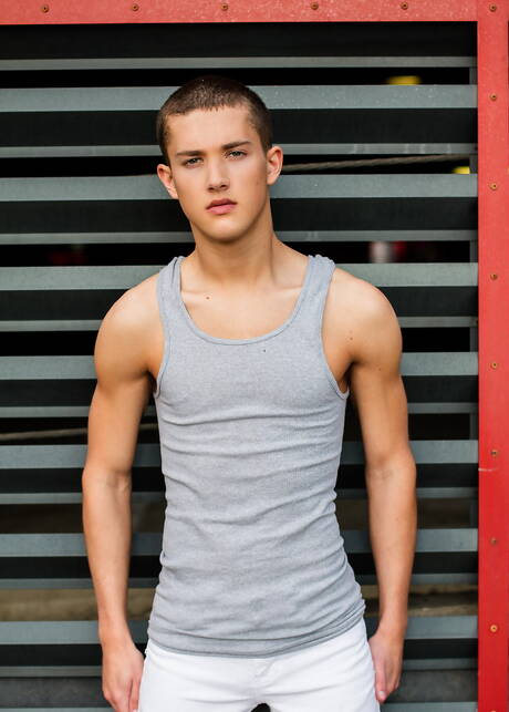 Twink Undressing Pics