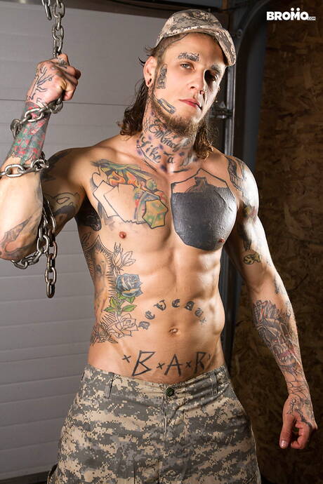 Darcy Oak and canadian husky guy Bo Sinn in hot anal sex