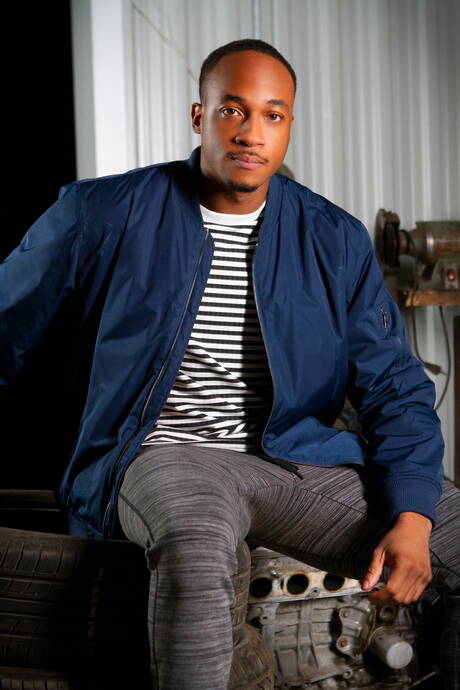 Canadian hunk Bo Sinn and ebony husky guy Trent King fuck ass after interracial sucking