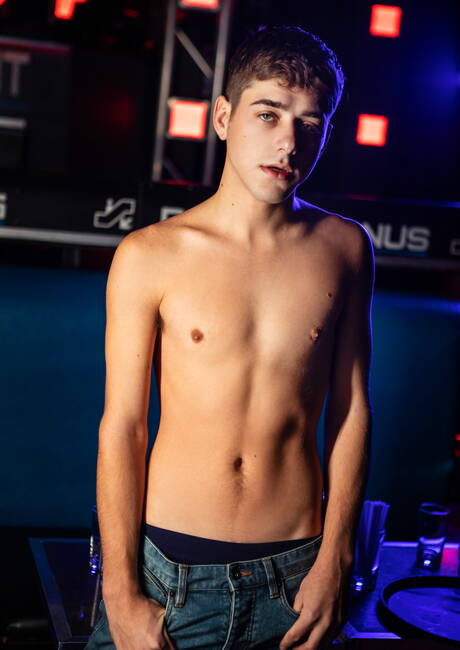 American young Joey Mills and canadian muscular Malik Delgaty in hot ass bang