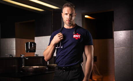 Shameless buddies Alex Mecum, Skyy Knox and Clark Delgaty have 3some anal sex in bath