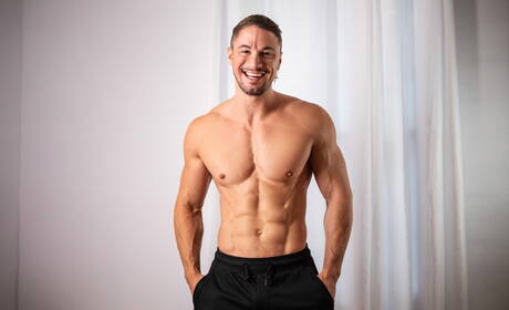 Nasty buddies Skyy Knox, Nate Grimes and Clark Delgaty in 3some fisting action outside