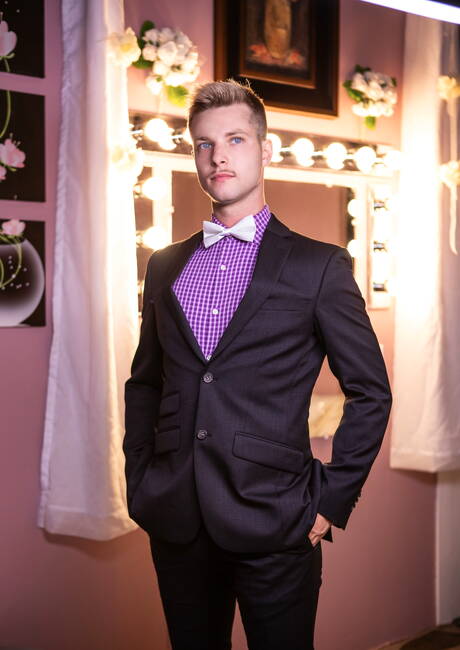 Twink Undressing Pics