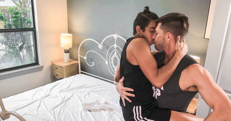 American stud Jordan Starr and well-built Gabe Bradshaw have a hot couple scene