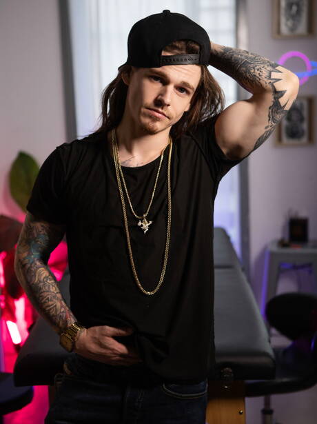 American twink Theo Brady and canadian young Sunny D have a good sex