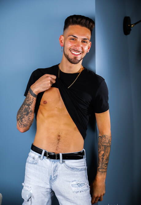 Two american dudes young Liam Skye and hairy stud Andrew Miller sucking and fucking each other