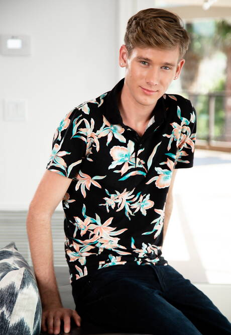 Twink Posing Pics