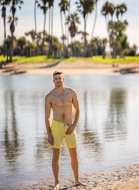 American beefy Manny and muscular Kurt drilling an ass on beach