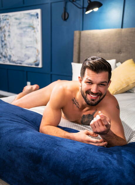 American strongman Brysen and muscular Jake Klerin in hot ass bang