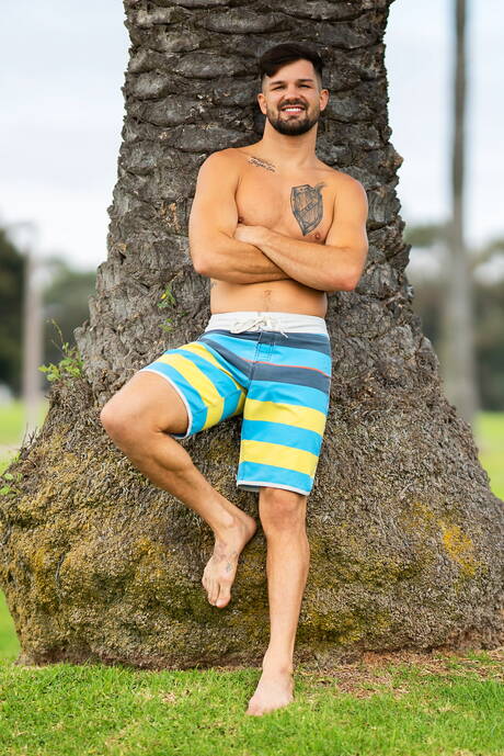 American beefcake Brysen and stud Noah have a hot couple scene on the beach