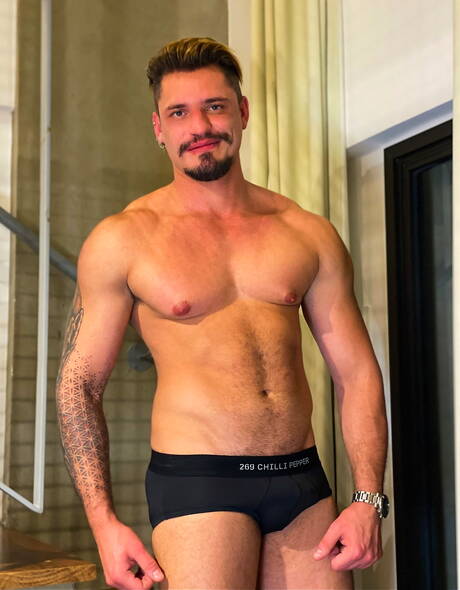 Latin beefcake Daniel Toro fuck ass after sucking dick